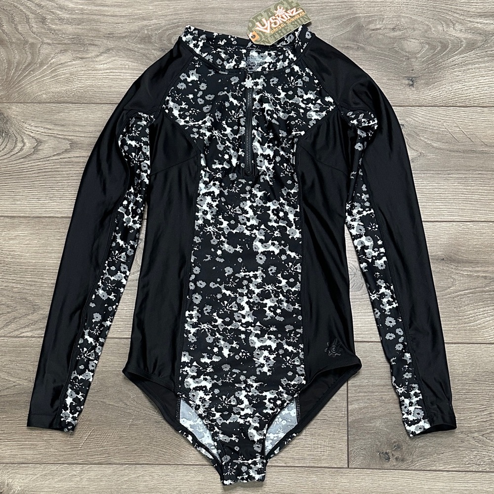 UV Skinz Half Zip Long Sleeve Rashguard Thumbhole Swimsuit Black White Floral S